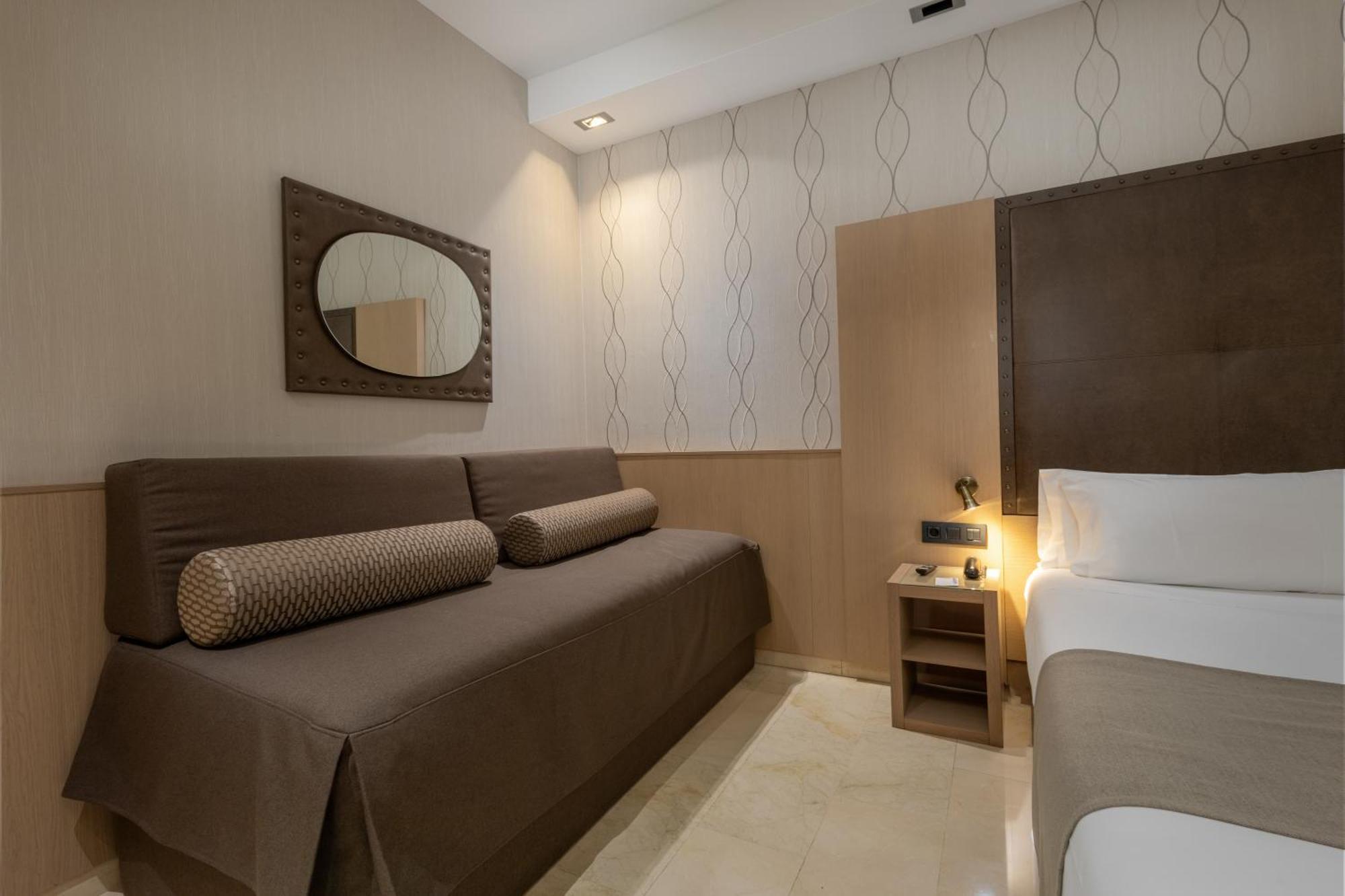 Gran Hotel Barcino Barcelona Bilik gambar